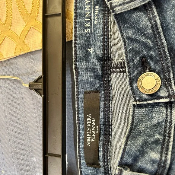 Simply, Vera Vera Wang jeans - Picture 3 of 3